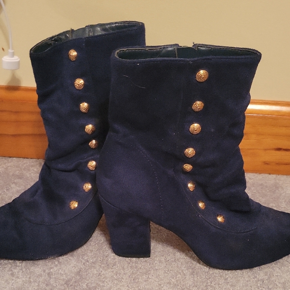 Bella Vita Gillian II Navy Ankle Boots with Gold Buttons 8.5